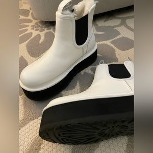 Ugg platform bootie!